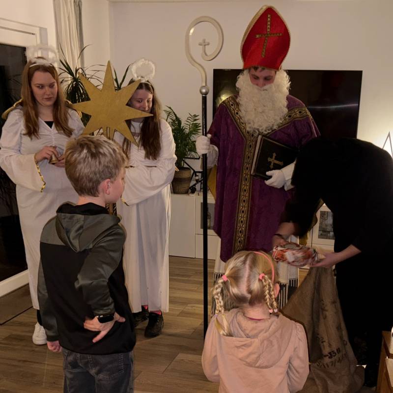 2025-12-05-Der_Nikolaus_zu_Besuch_bei_Familie_Stöber.jpg